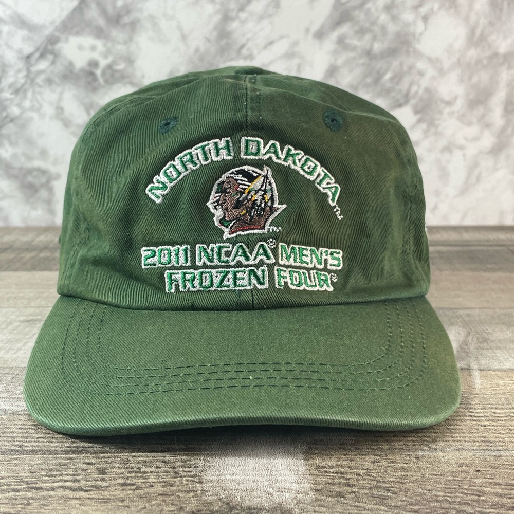 Vtg North Dakota NCAA Men's Frozen Four Green Strap back Embroidered Hat Cap